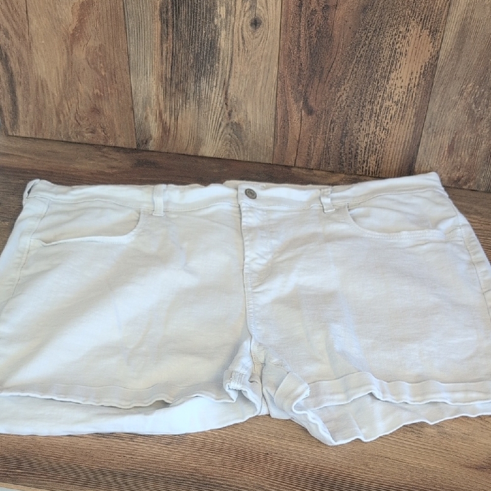 Old Navy Women's White Plus Size Denim Jean  Shorts 20           -R811